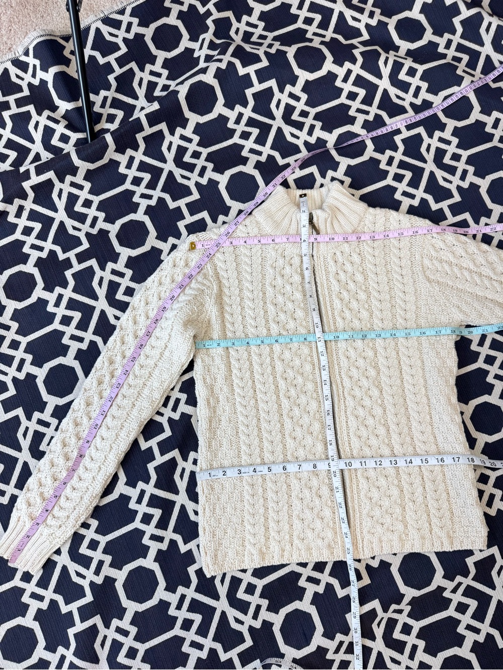 Inis Crafts Irish Aran Cable Knit Fisherman Cardigan Cream Merino Wool Zip Sz M - Picture 15 of 15